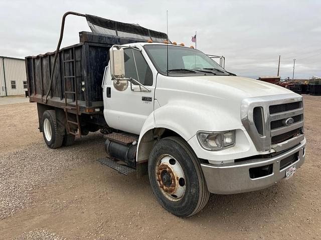 Image of Ford F-750 equipment image 1