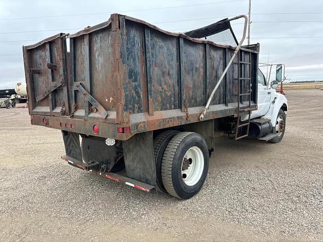 Image of Ford F-750 equipment image 2