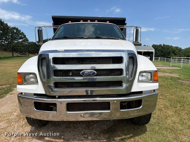 Image of Ford F-750 equipment image 1
