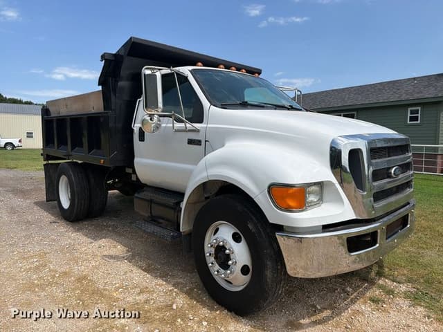 Image of Ford F-750 equipment image 2