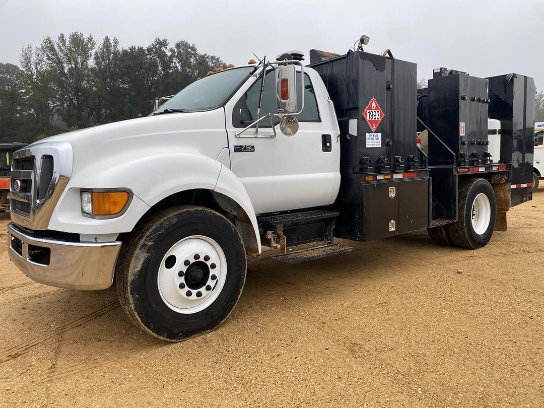 Image of Ford F-750 Primary image