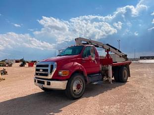 2005 Ford F-750 Equipment Image0