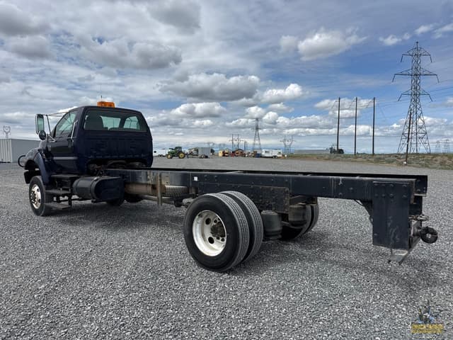 Image of Ford F-750 equipment image 2