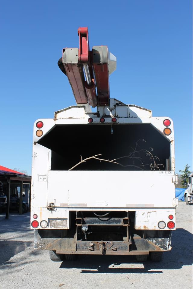 Image of Ford F-750 equipment image 2