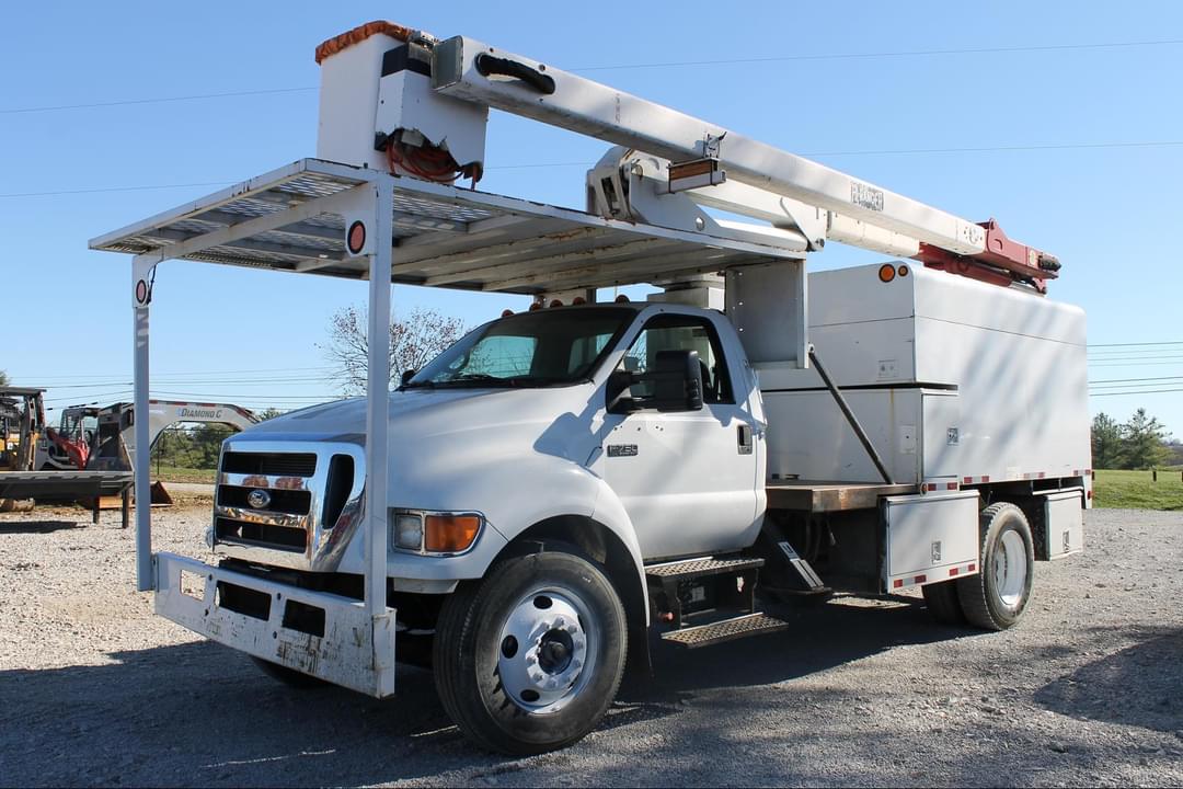 Image of Ford F-750 Primary image