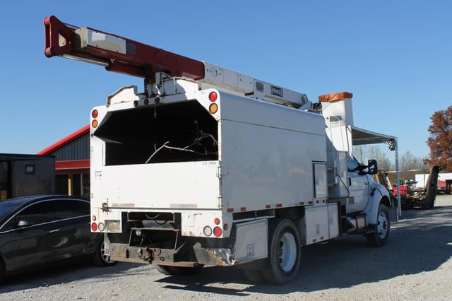 Image of Ford F-750 equipment image 3