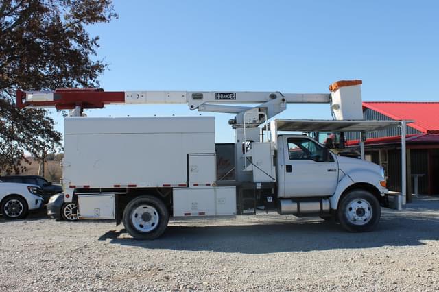 Image of Ford F-750 equipment image 4