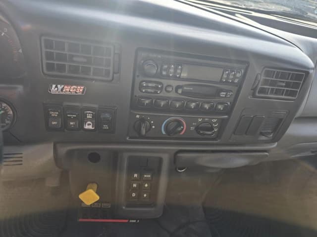 Image of Ford F-750 equipment image 1