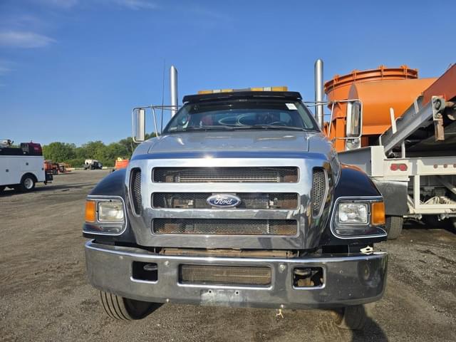 Image of Ford F-750 equipment image 1