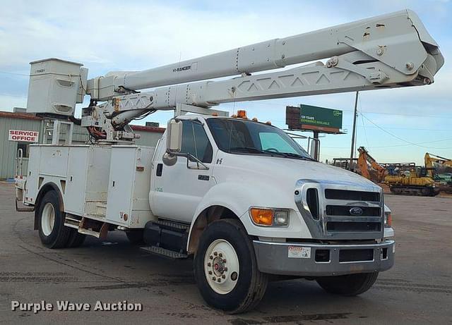 Image of Ford F-750 equipment image 2