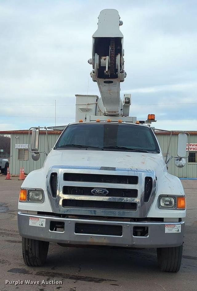 Image of Ford F-750 equipment image 1