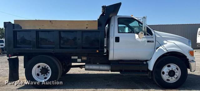 Image of Ford F-750 equipment image 3