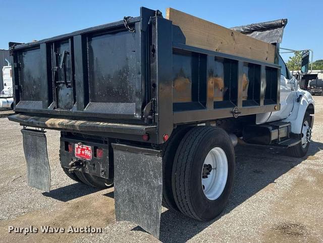 Image of Ford F-750 equipment image 4