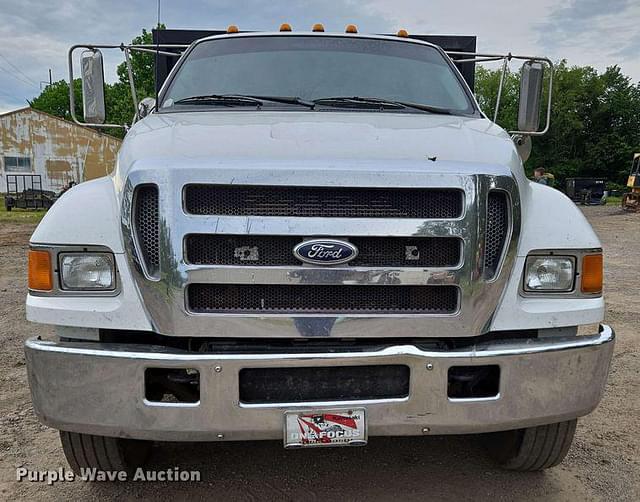 Image of Ford F-750 equipment image 1