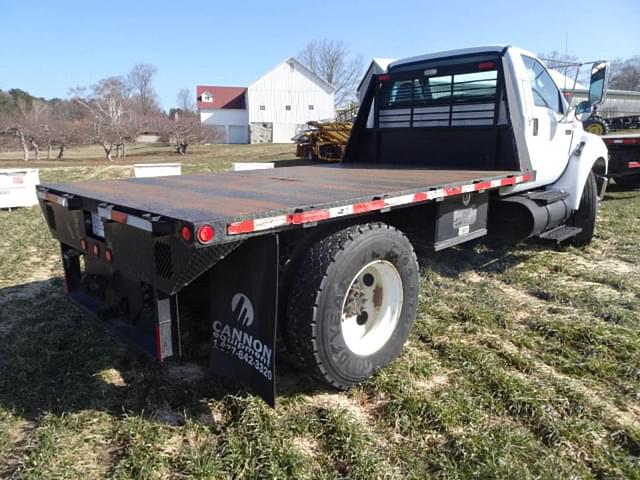 Image of Ford F-750 equipment image 4