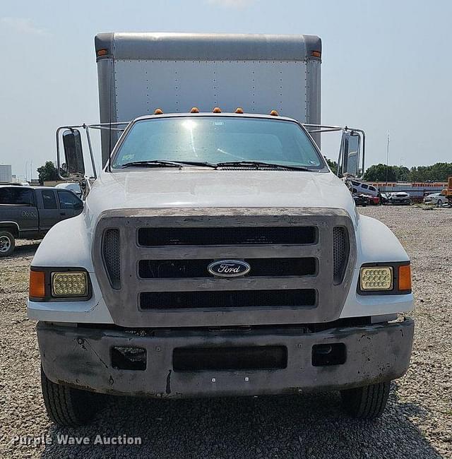 Image of Ford F-750 equipment image 1