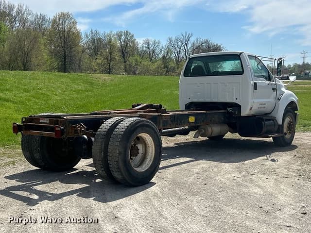 Image of Ford F-750 equipment image 4