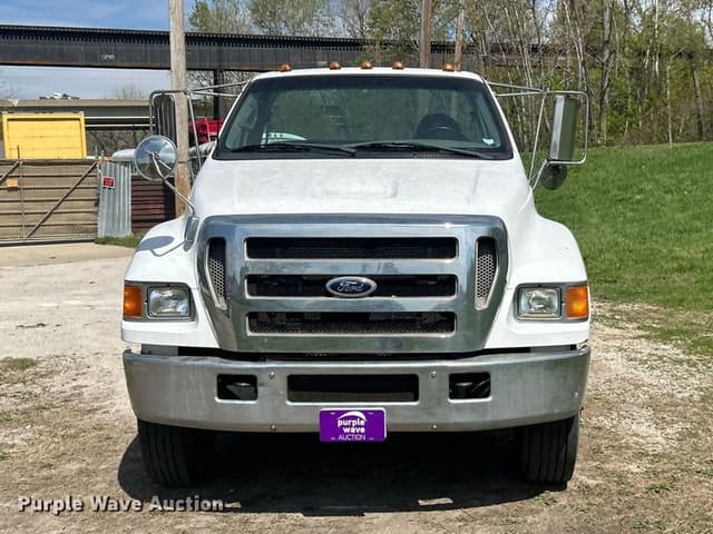Image of Ford F-750 equipment image 1