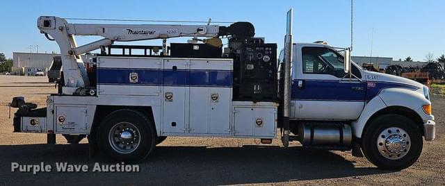 Image of Ford F-750 equipment image 3