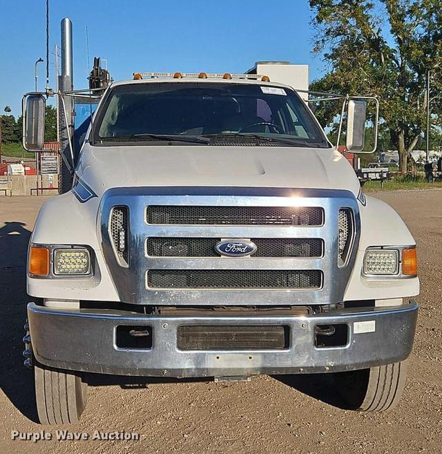 Image of Ford F-750 equipment image 1
