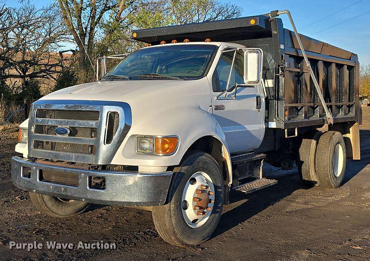 Image of Ford F-750 Primary image