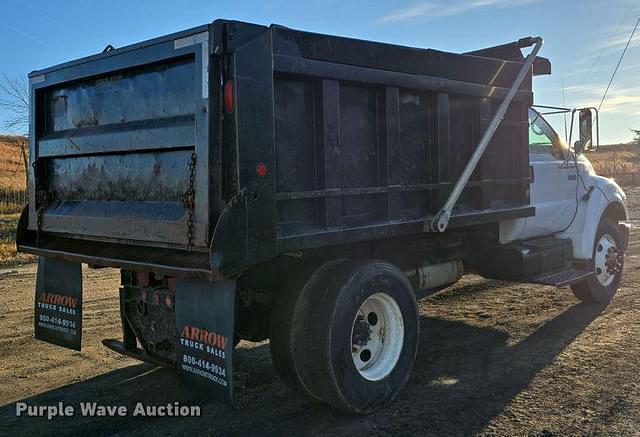 Image of Ford F-750 equipment image 4