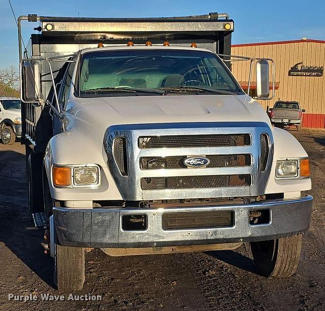 Image of Ford F-750 equipment image 1