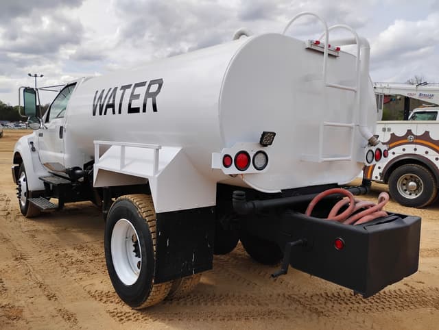 Image of Ford F-750 equipment image 1