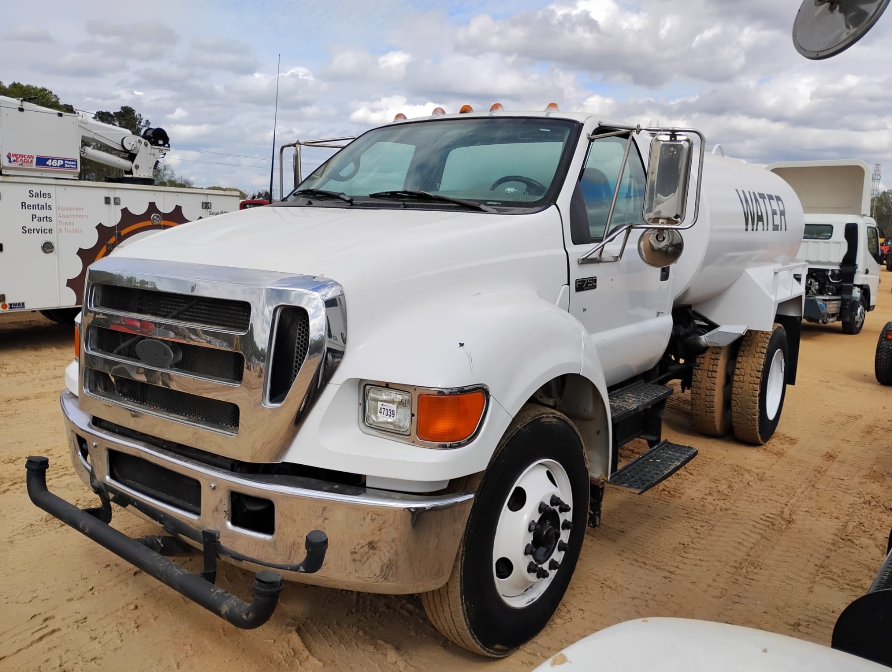 2005 Ford F-750 Equipment Image0