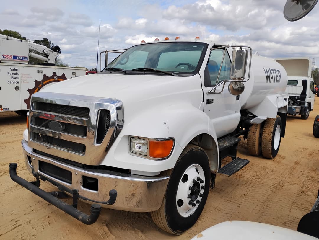 Image of Ford F-750 Primary image