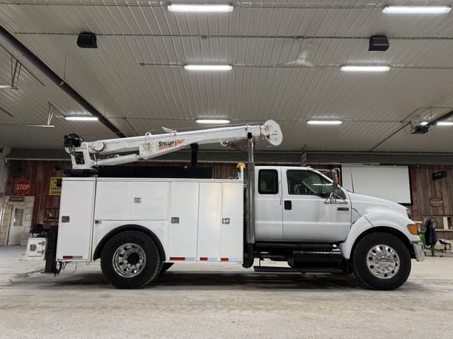 Image of Ford F-750 equipment image 1