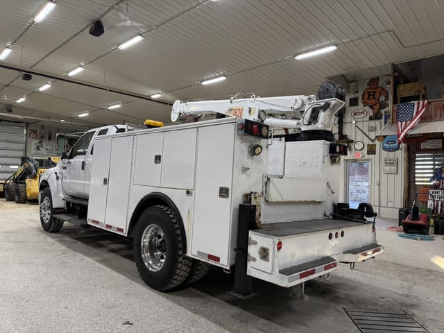 Image of Ford F-750 equipment image 4