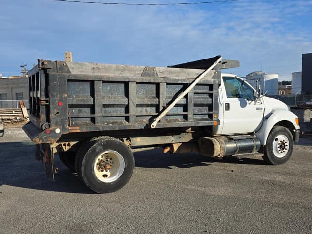 Image of Ford F-750 equipment image 1