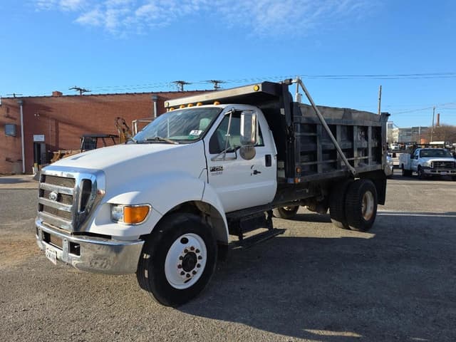 Image of Ford F-750 equipment image 4