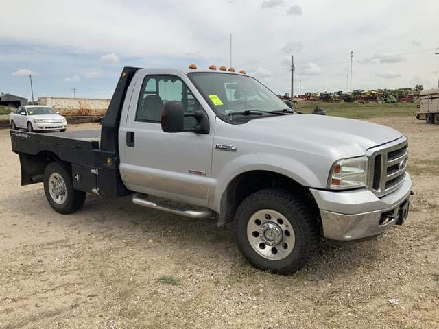 Image of Ford F-250 equipment image 3