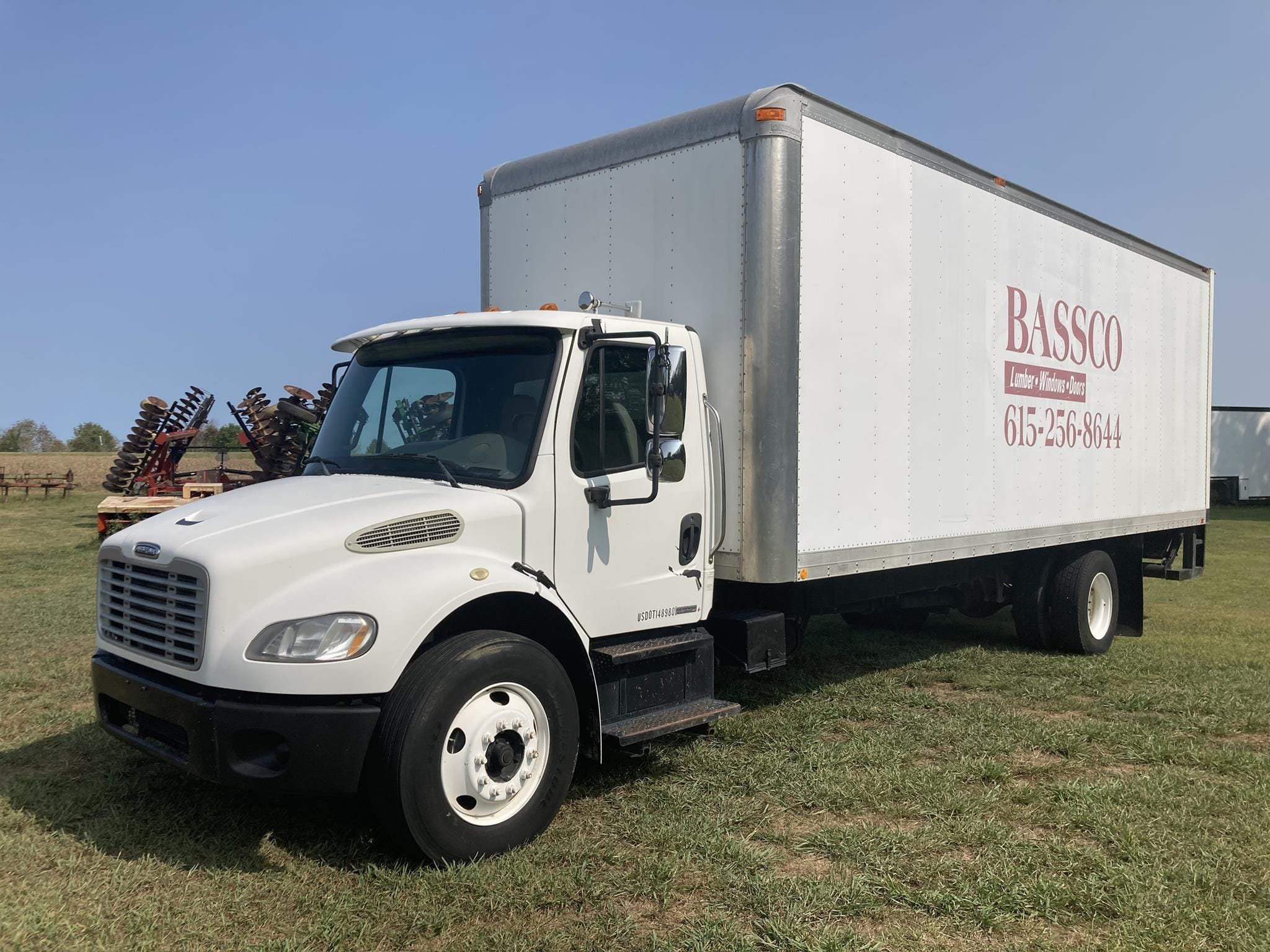 2005 Freightliner Business Class M2 100 Equipment Image0
