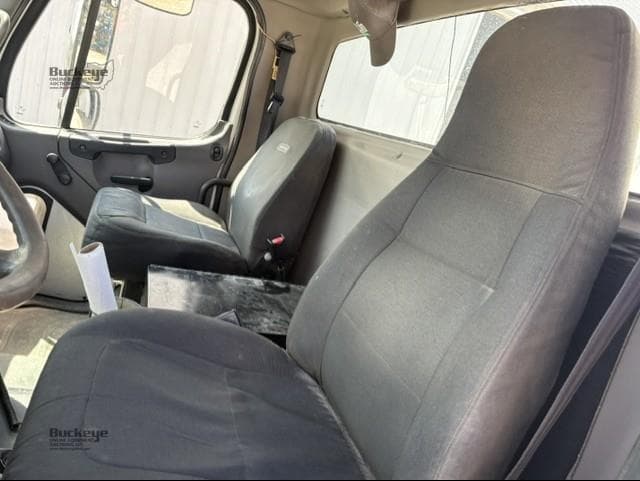 Image of Freightliner Business Class M2 106 equipment image 3