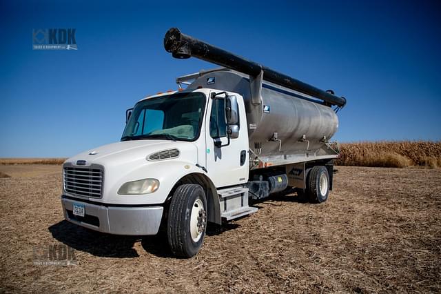 Image of Freightliner Business Class M2 106 equipment image 4