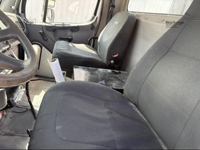 Image of Freightliner Business Class M2 106 equipment image 2