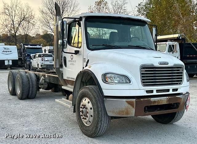 Image of Freightliner Business Class M2 106 equipment image 2