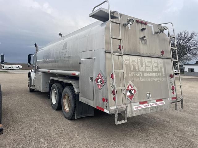 Image of Freightliner Business Class M2 112 equipment image 2