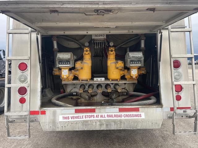 Image of Freightliner Business Class M2 112 equipment image 4