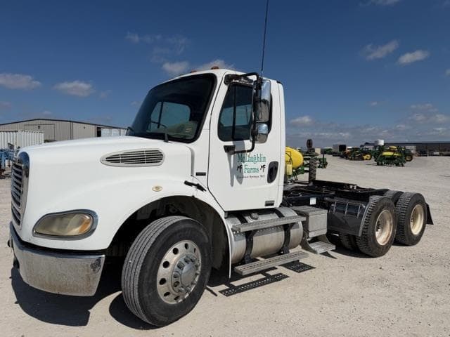 Image of Freightliner Business Class M2 112 equipment image 1