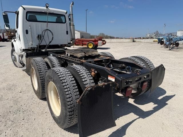 Image of Freightliner Business Class M2 112 equipment image 3