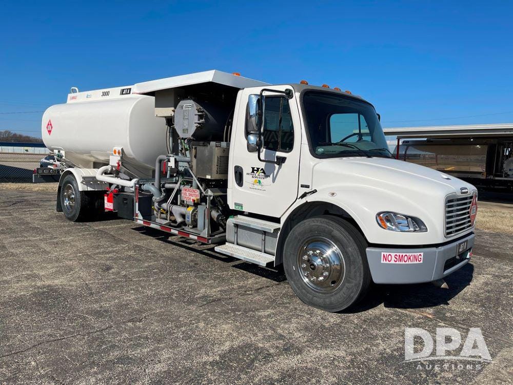 Main image Freightliner Business Class M2