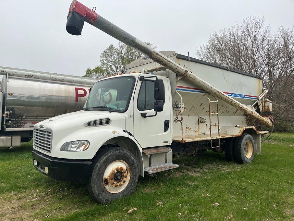 Main image Freightliner Business Class M2