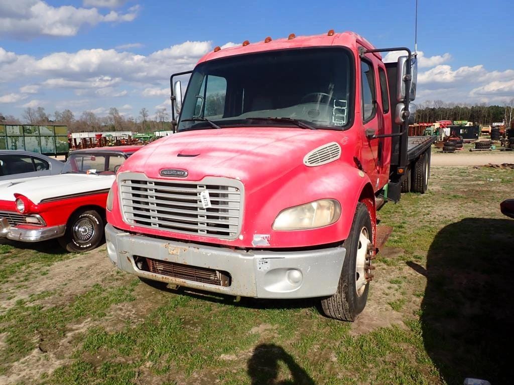 2005 Freightliner Business Class M2 Equipment Image0