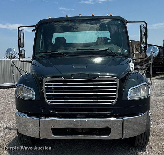 Image of Freightliner Business Class M2 equipment image 1