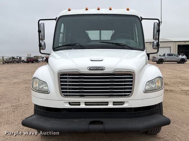 Image of Freightliner Business Class M2 equipment image 1