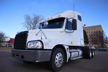 Main image Freightliner Century 120